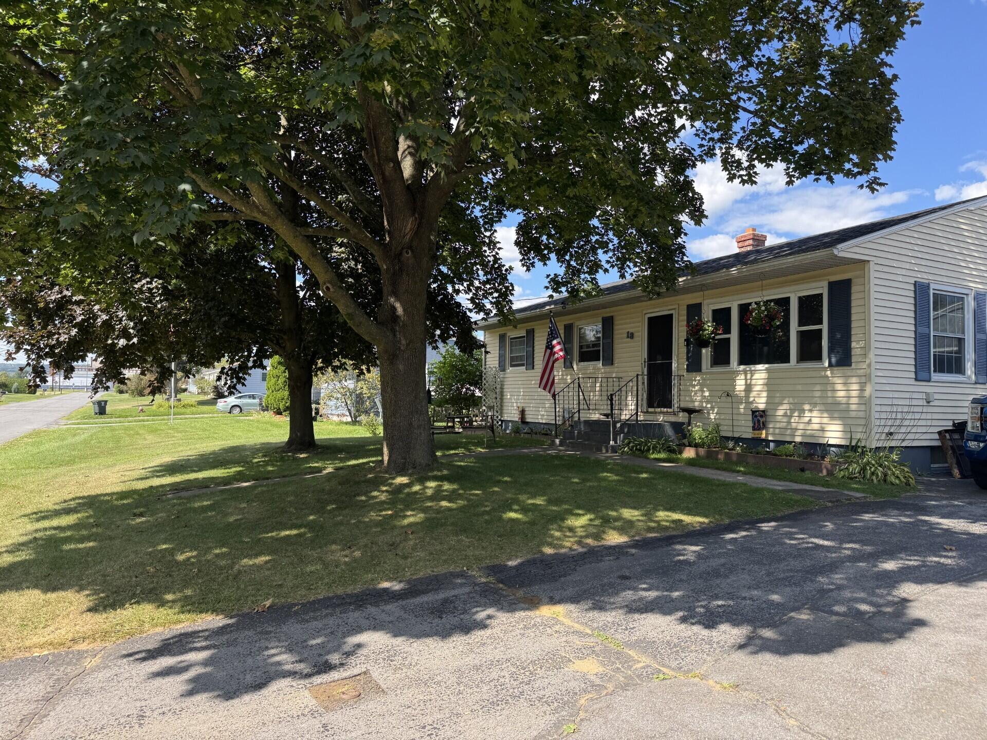 18 Mcintosh Drive Peru NY 12972