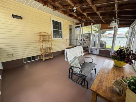 18 Mcintosh Drive Peru NY 12972