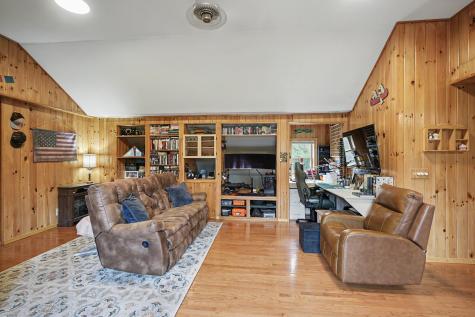 1 Rounds Drive Peru NY 12972
