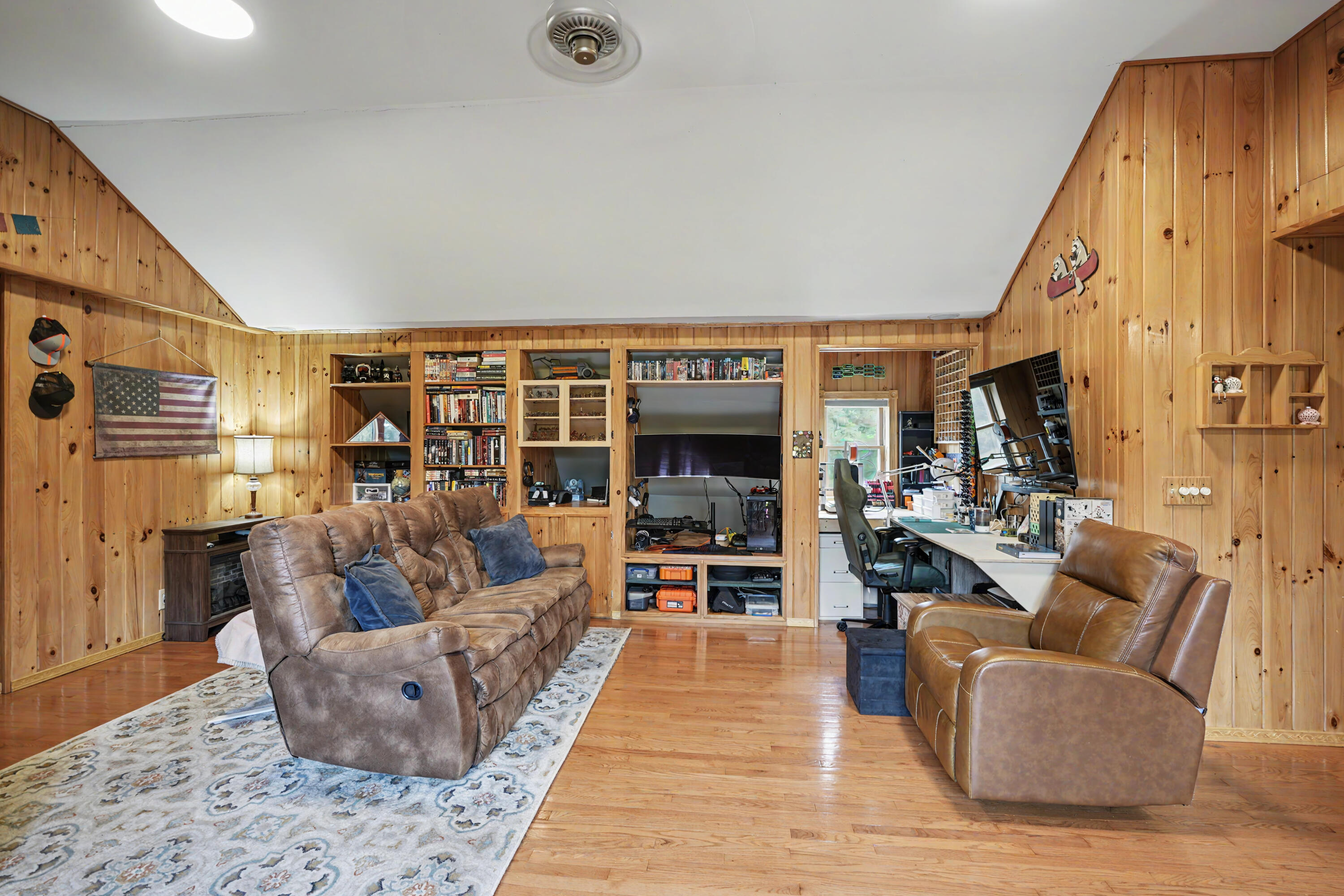 1 Rounds Drive Peru NY 12972