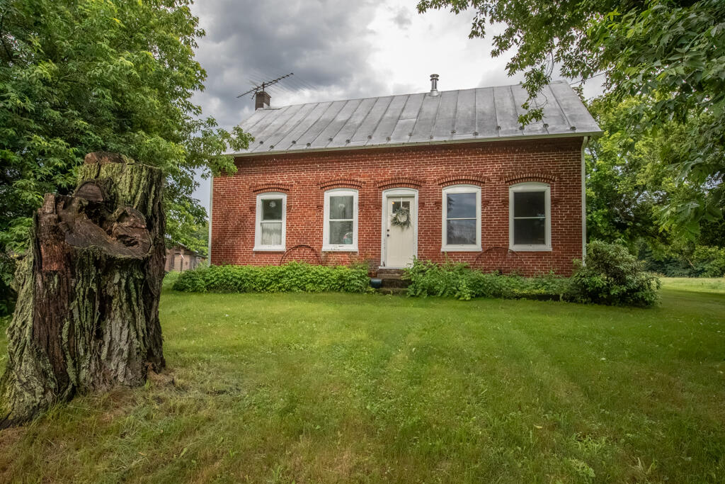 606 Lamberton Road Mooers Forks NY 12959