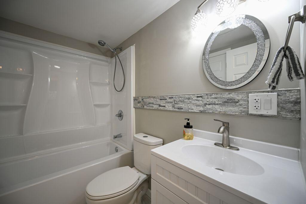 17 Columbus Drive Rouses Point NY 12979
