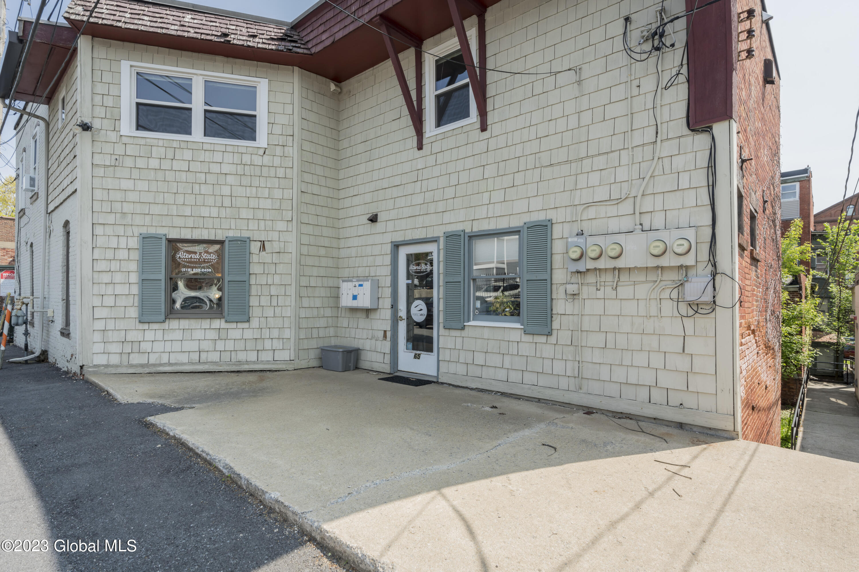 65 Long Alley Saratoga Springs NY 12866