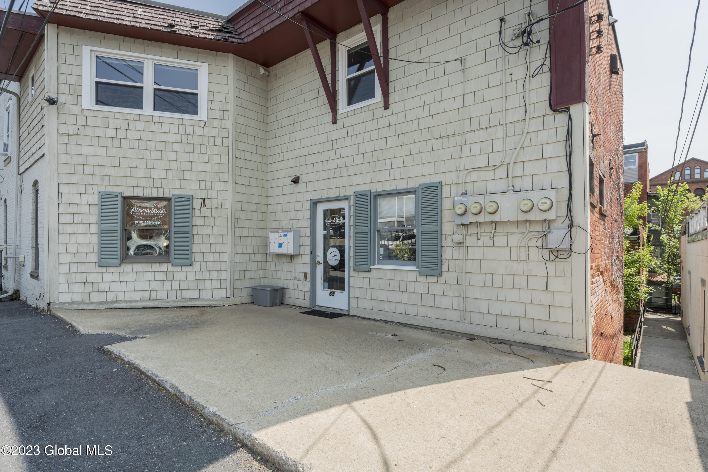 65 Long Alley Saratoga Springs NY 12866