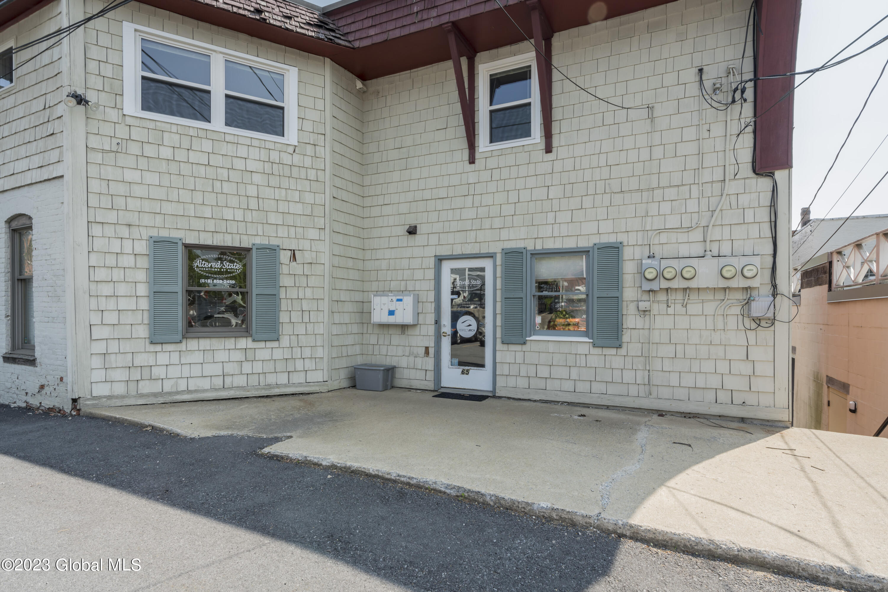 65 Long Alley Saratoga Springs NY 12866