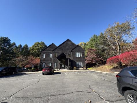 4 Chelsea Place Clifton Park NY 12065