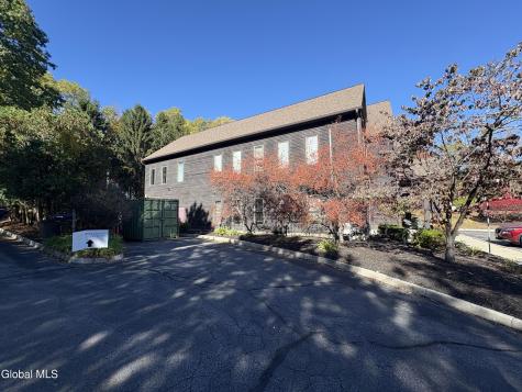 4 Chelsea Place Clifton Park NY 12065