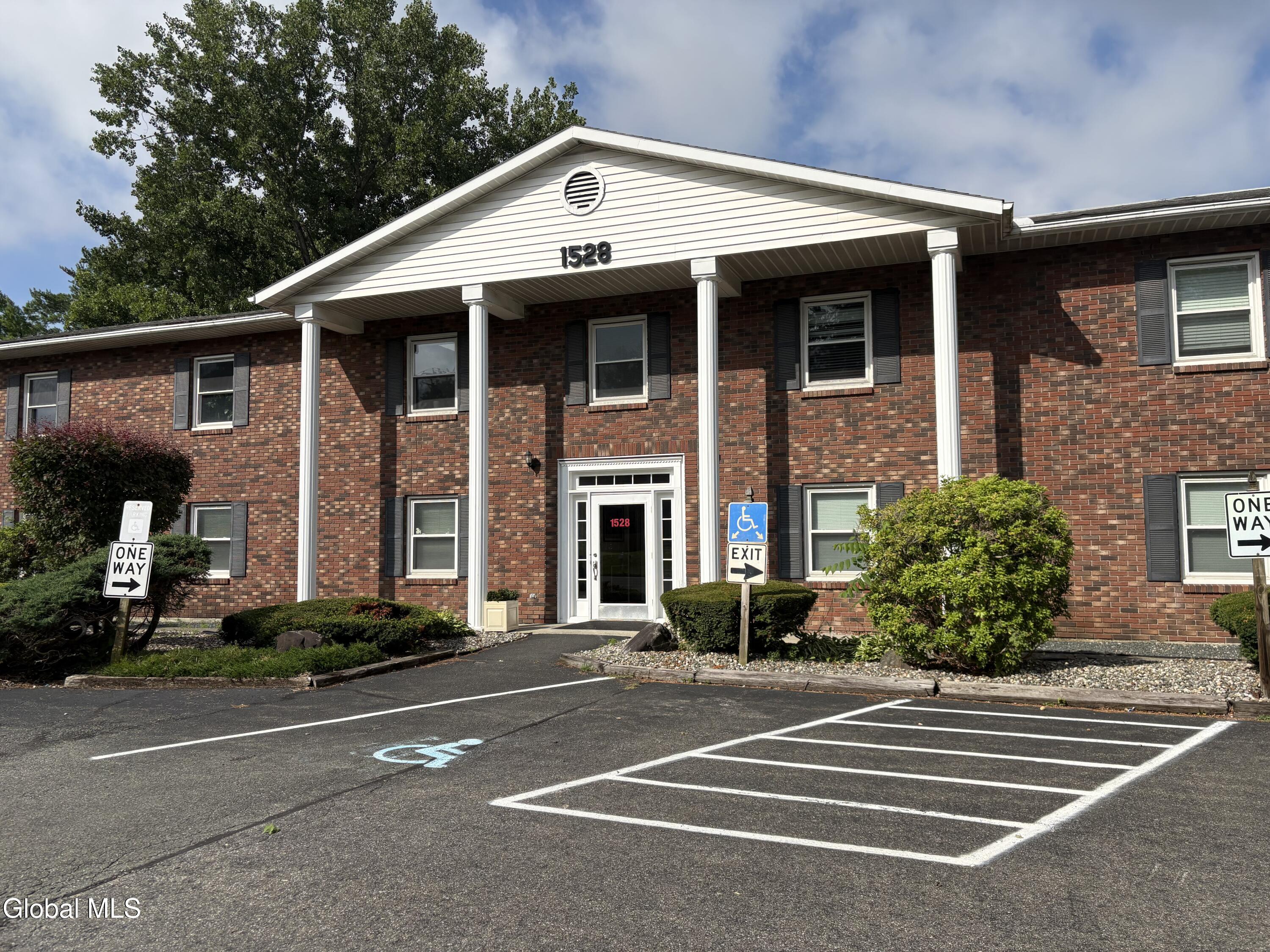 1528 Columbia Tpke Turnpike Schodack NY 12033
