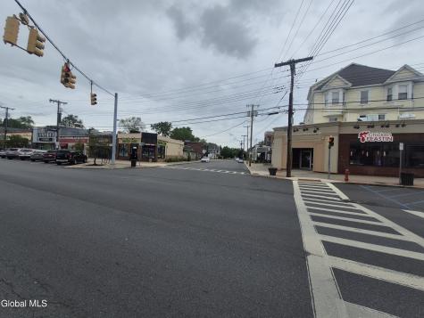 1626 Union Schenectady NY 12309