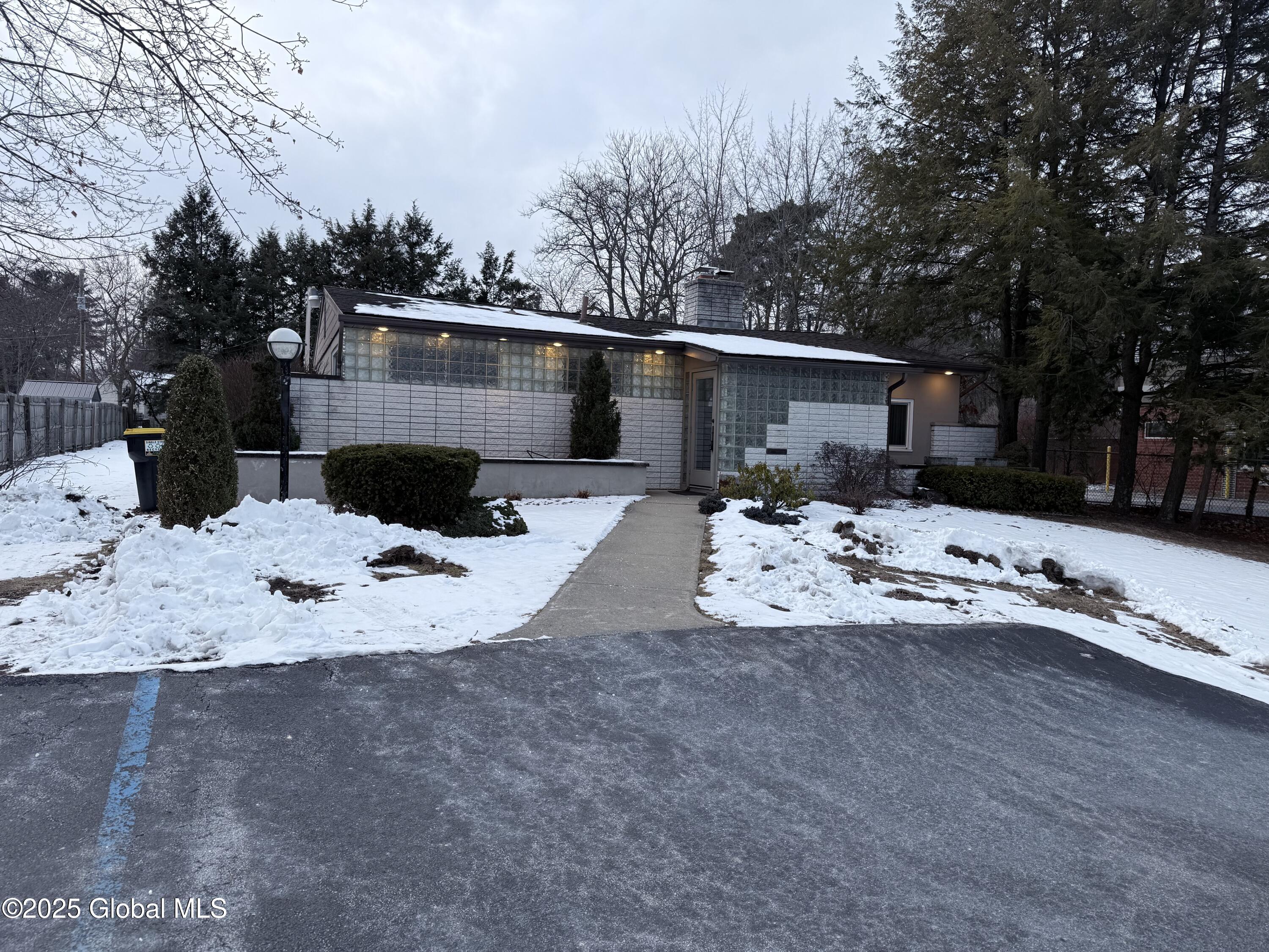 235 Saratoga Road Glenville NY 12302