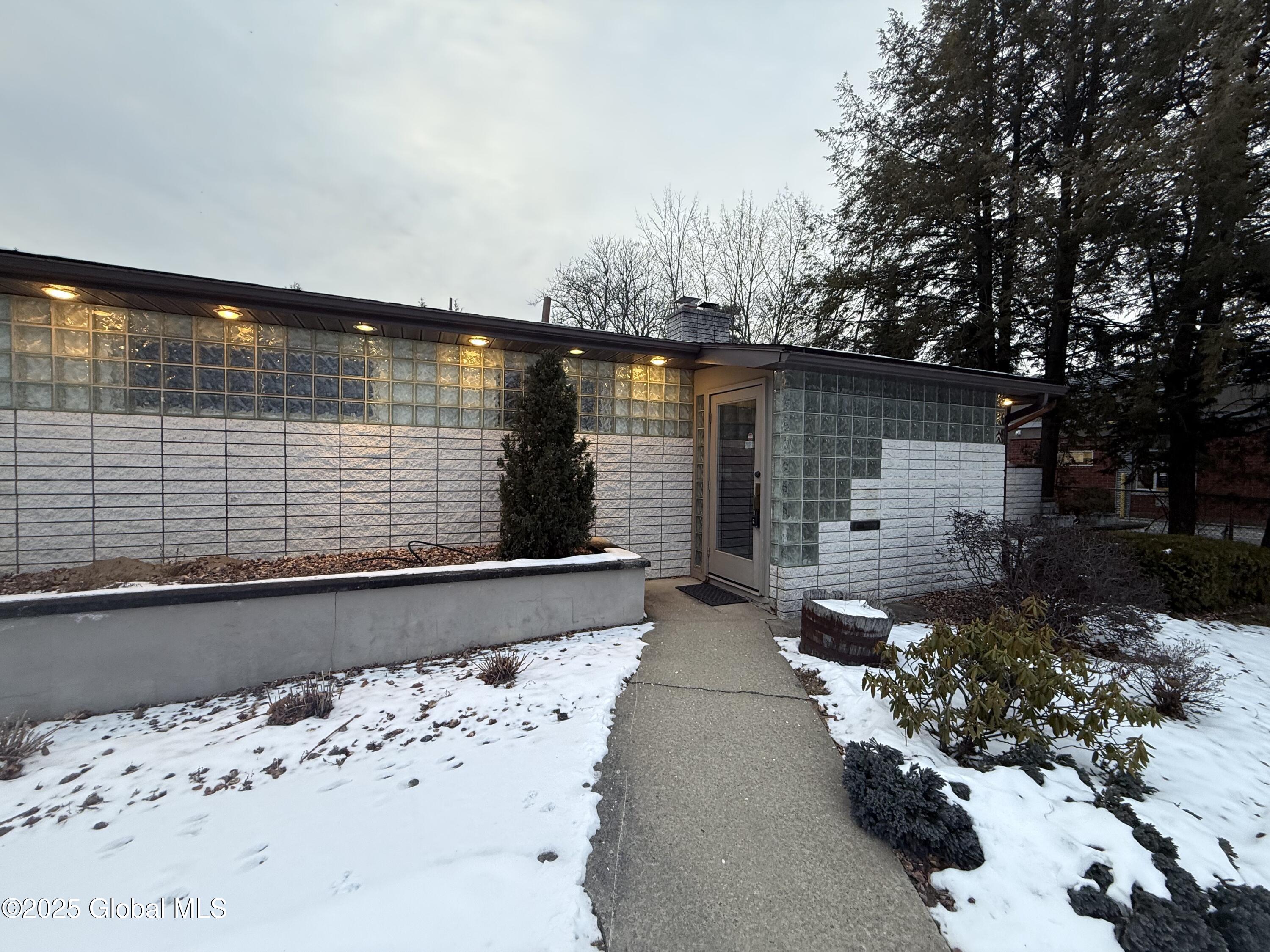235 Saratoga Road Glenville NY 12302