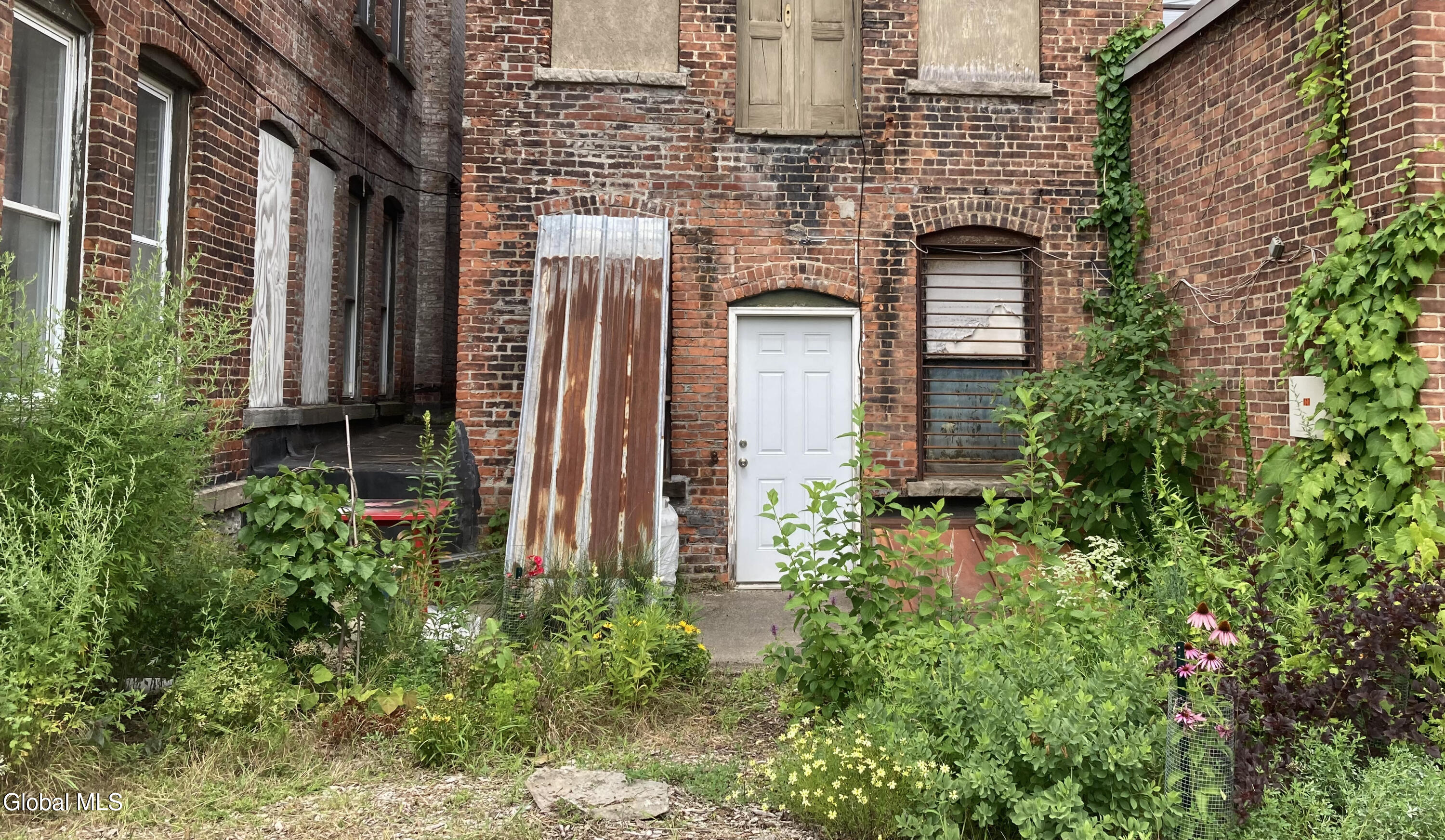 27 W Fulton Street Gloversville NY 12078