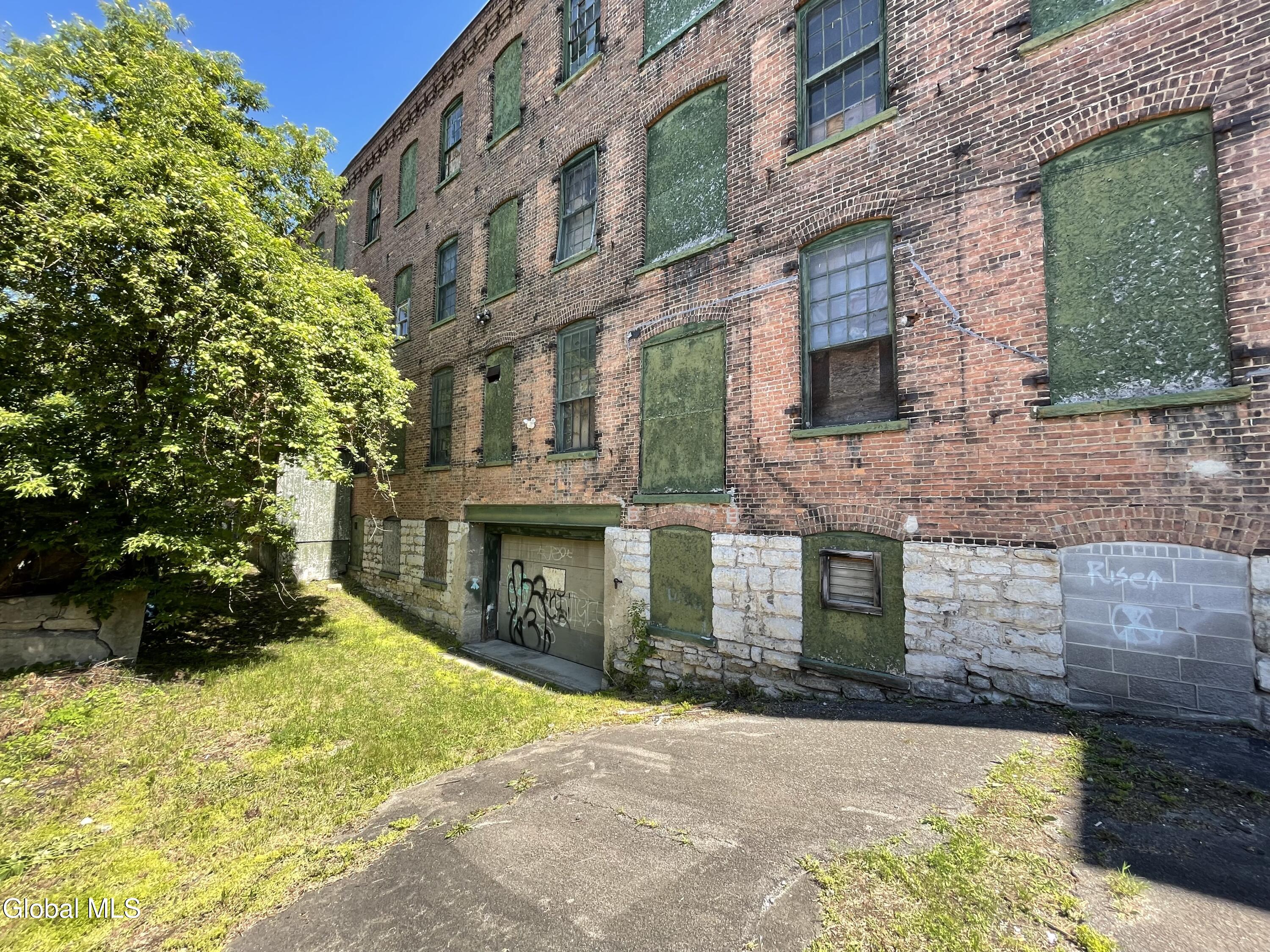 10 Leonard Street Amsterdam NY 12010