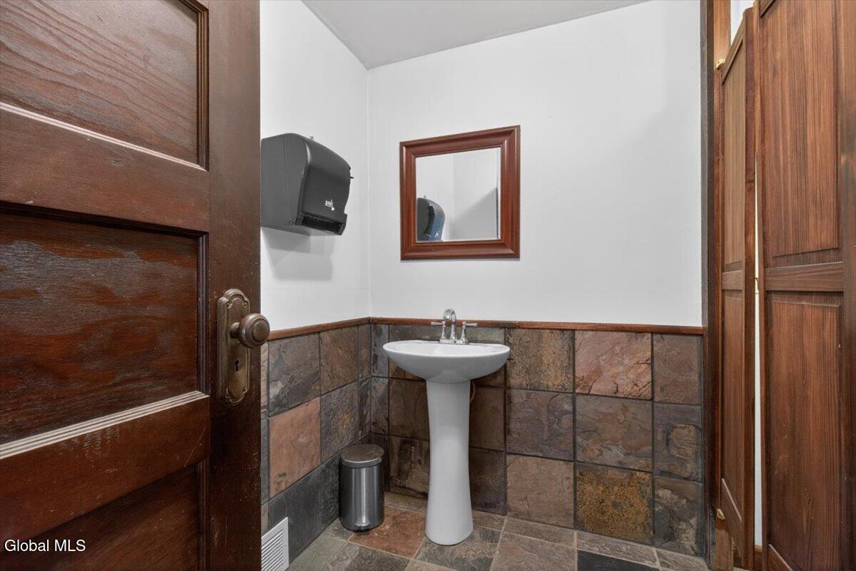 7134 Ny-66 East Nassau NY 12062