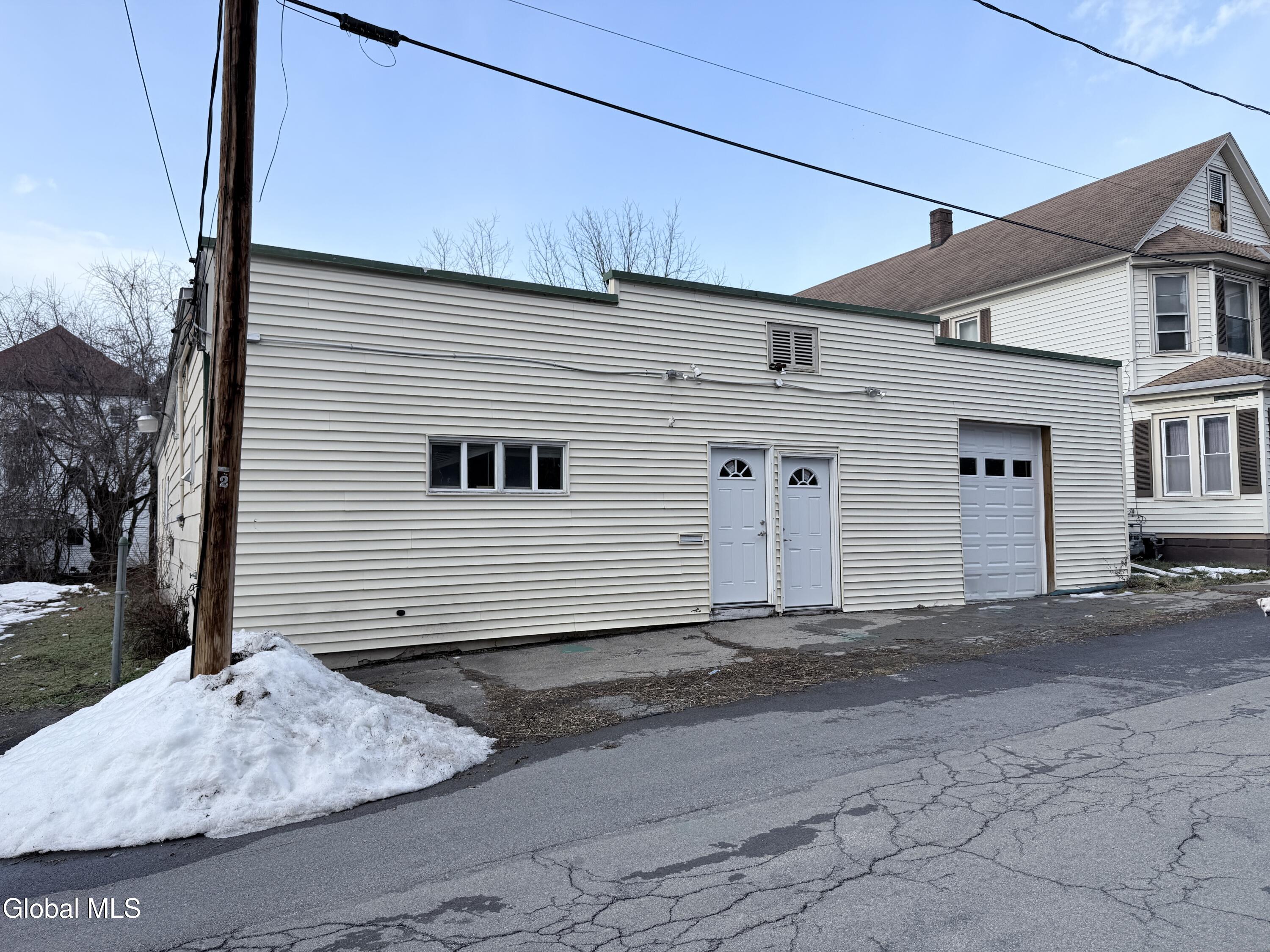 8 Yeoman Street Amsterdam NY 12010
