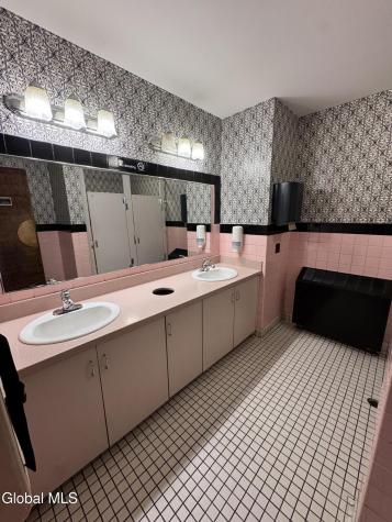 572 2nd Avenue Troy NY 12182
