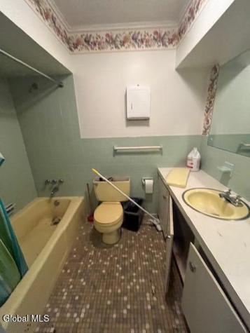 10 E 9th Avenue Gloversville NY 12078