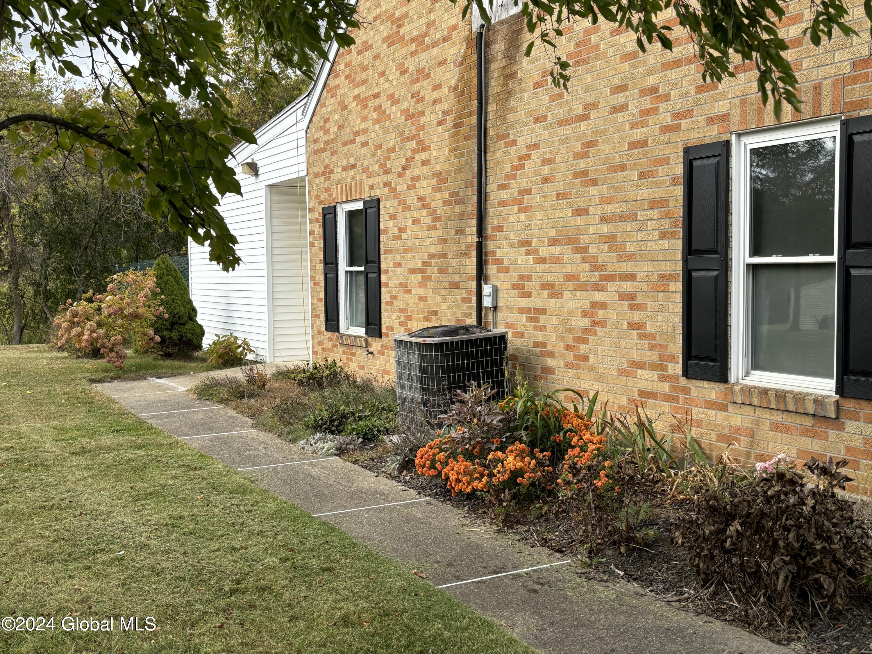 527 N Perry Street Johnstown NY 12095
