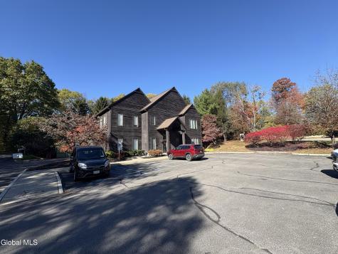 4 Chelsea Place Clifton Park NY 12065