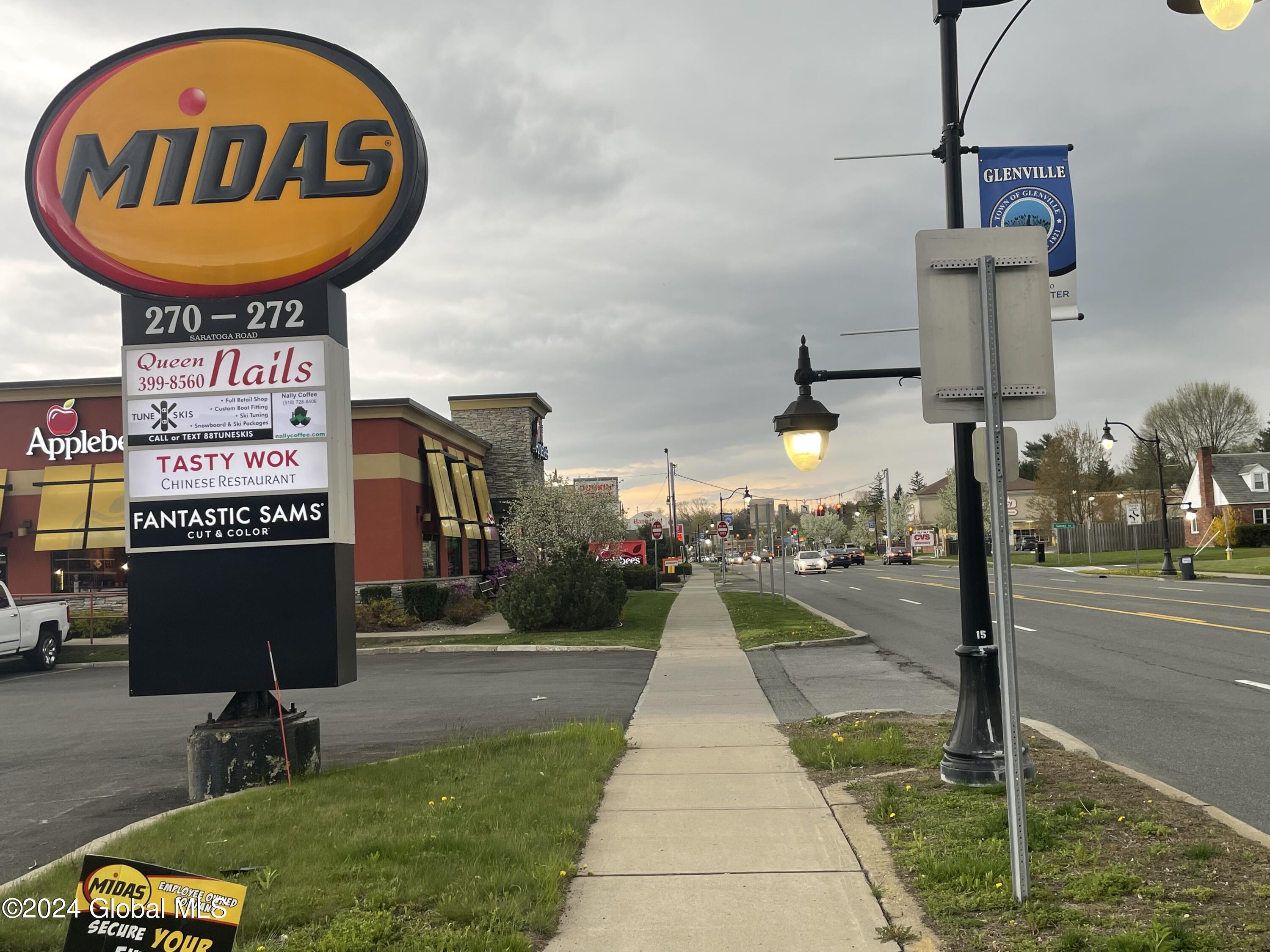 272 Saratoga Road Glenville NY 12302