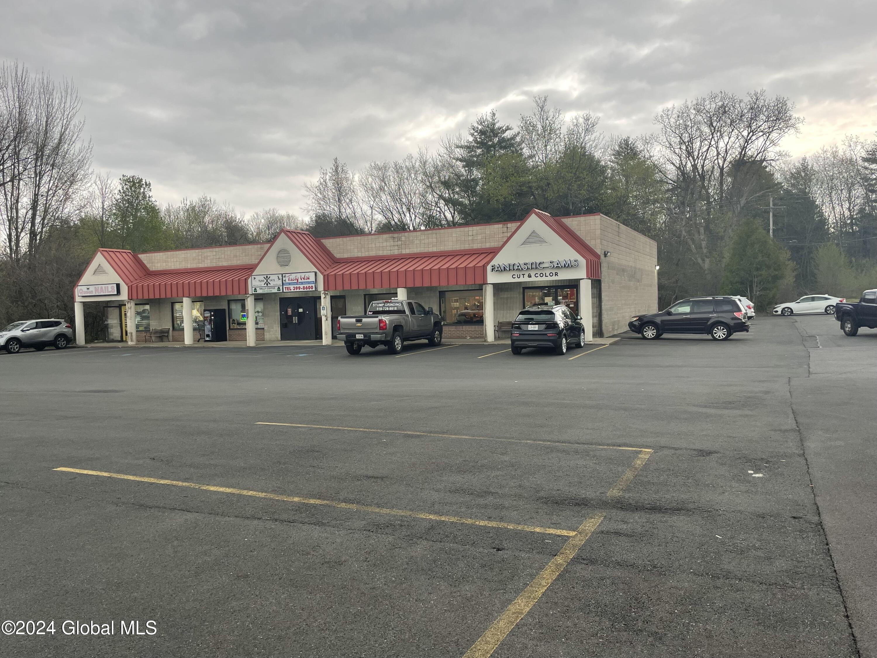 272 Saratoga Road Glenville NY 12302