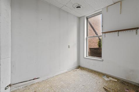 558 Madison Avenue Albany NY 12208
