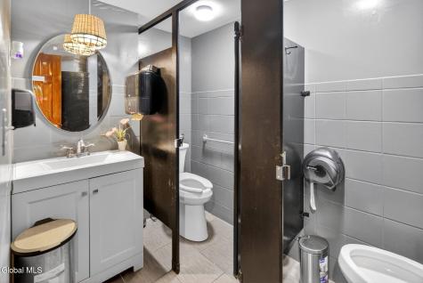 2015 Rosa Road Niskayuna NY 12309