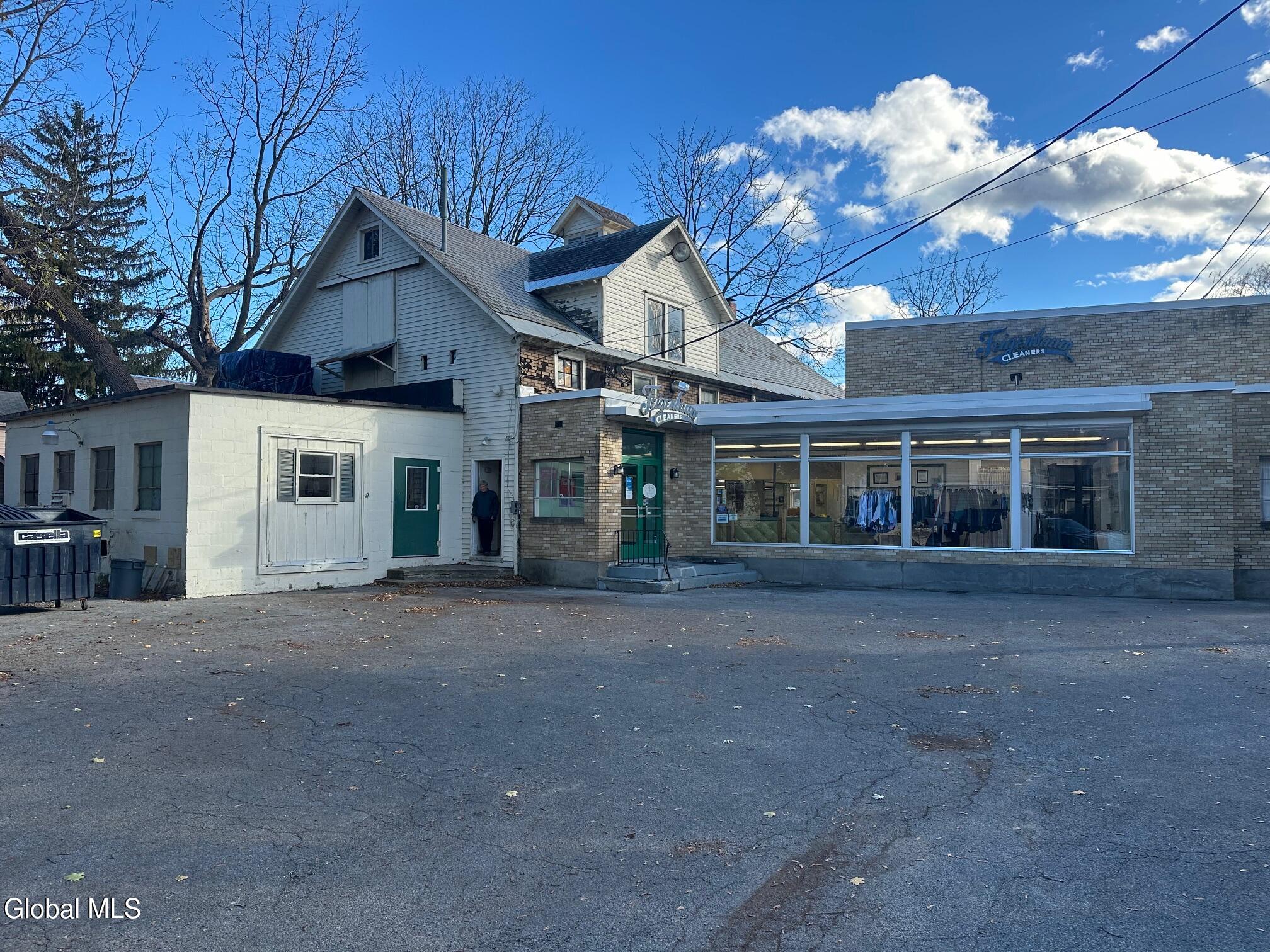 89R Bay Street Glens Falls NY 12801