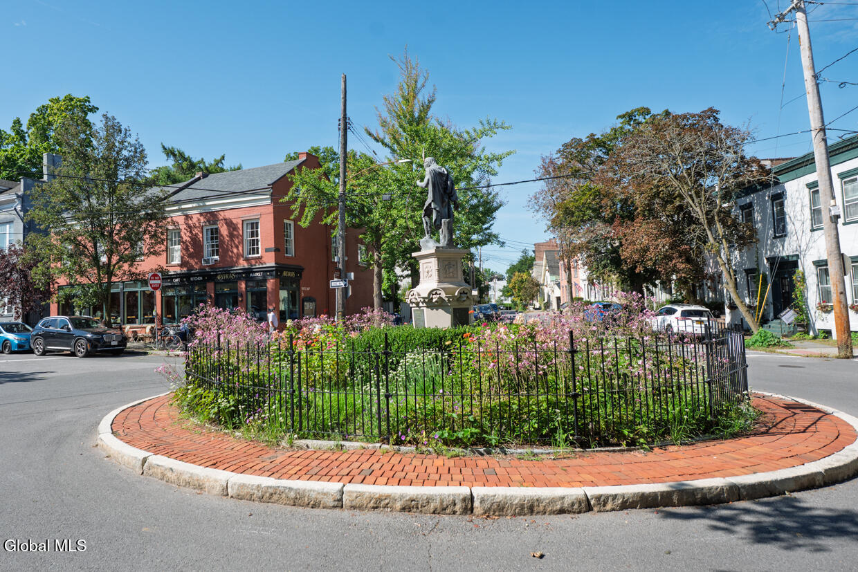 242 Union Street Schenectady NY 12305
