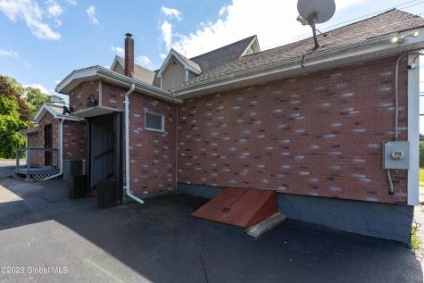 1915 Us-9 Halfmoon NY 12065