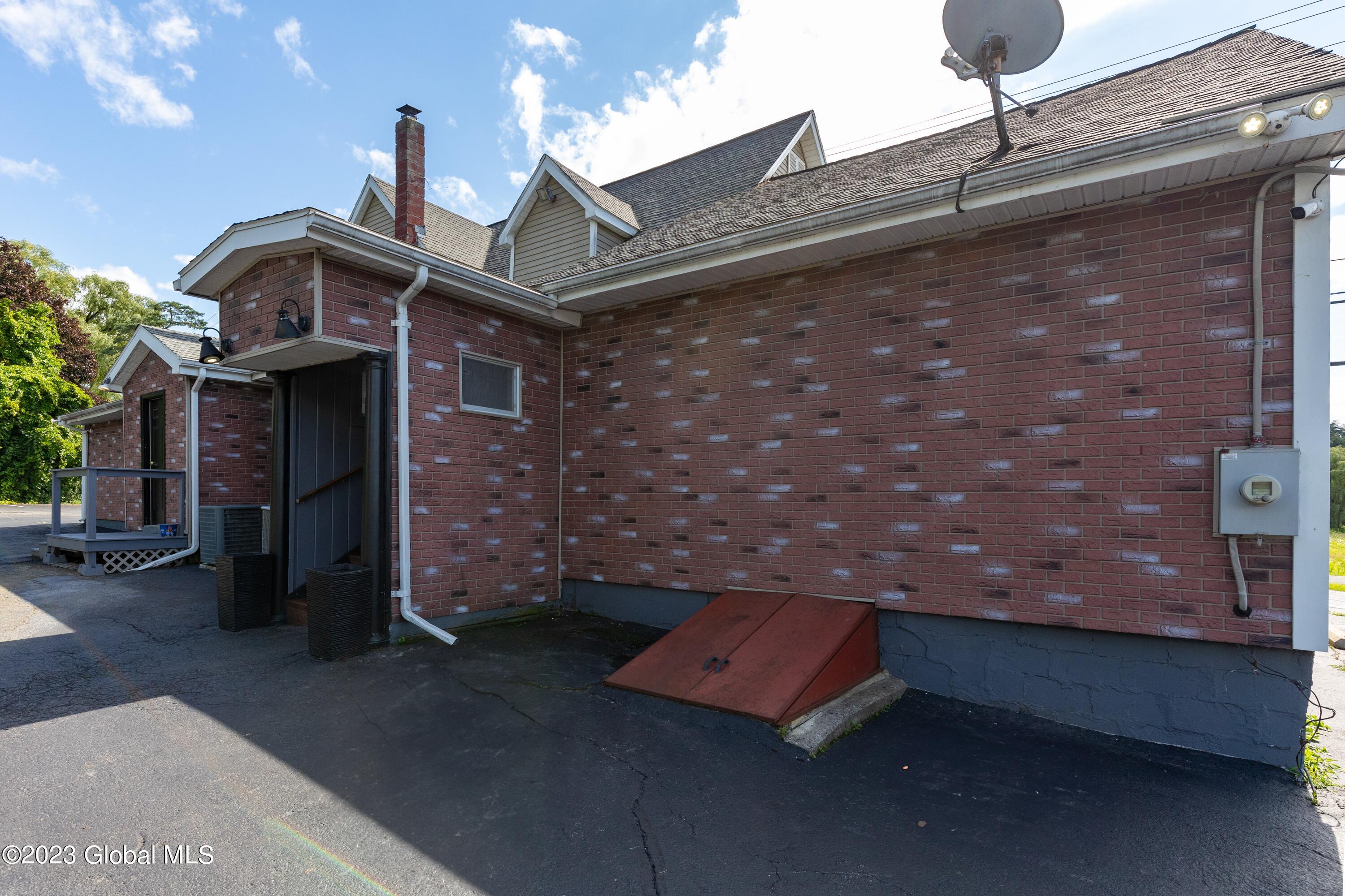 1915 Us-9 Halfmoon NY 12065