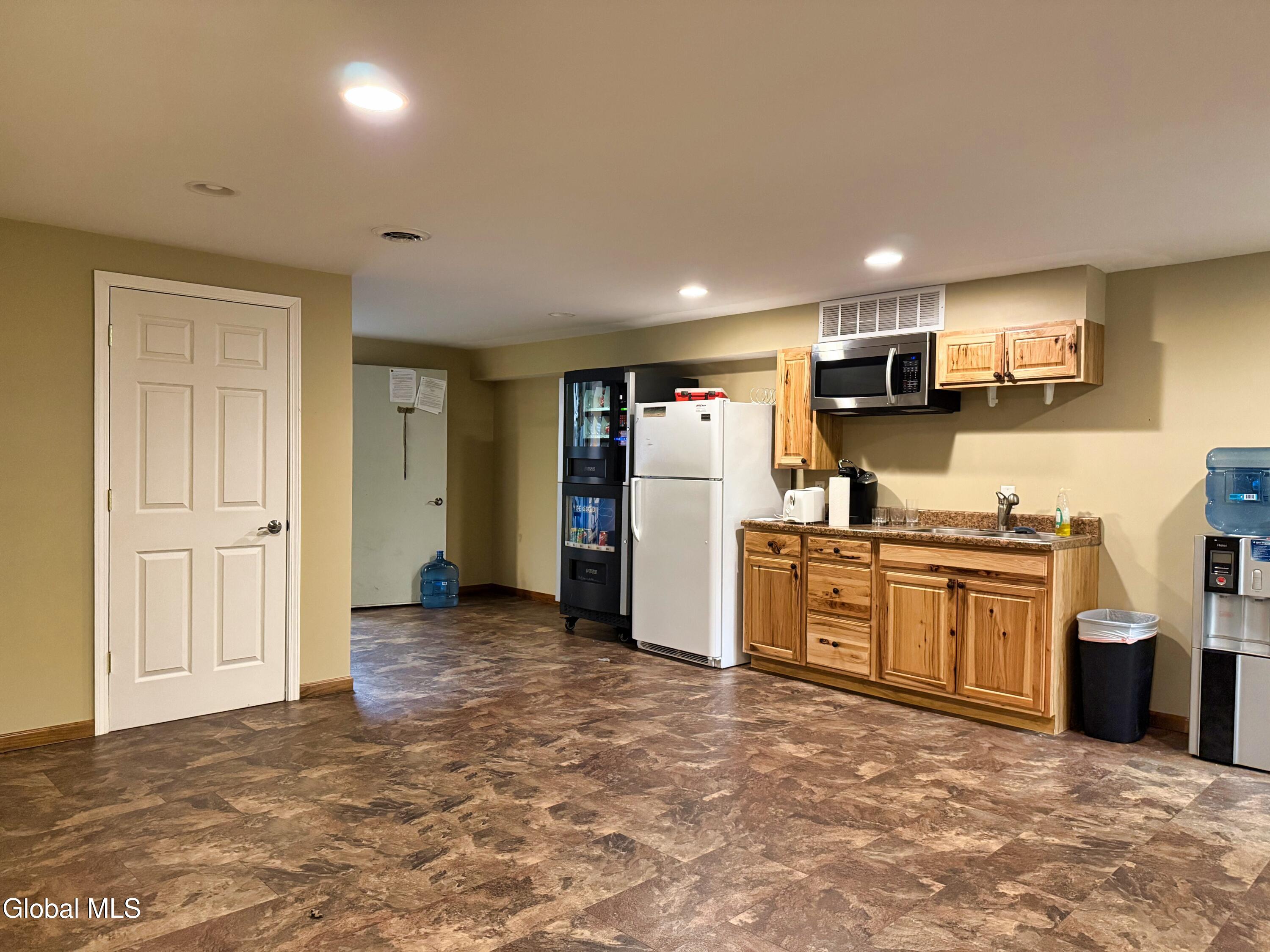 10 Commerce Park Drive Gansevoort NY 12831