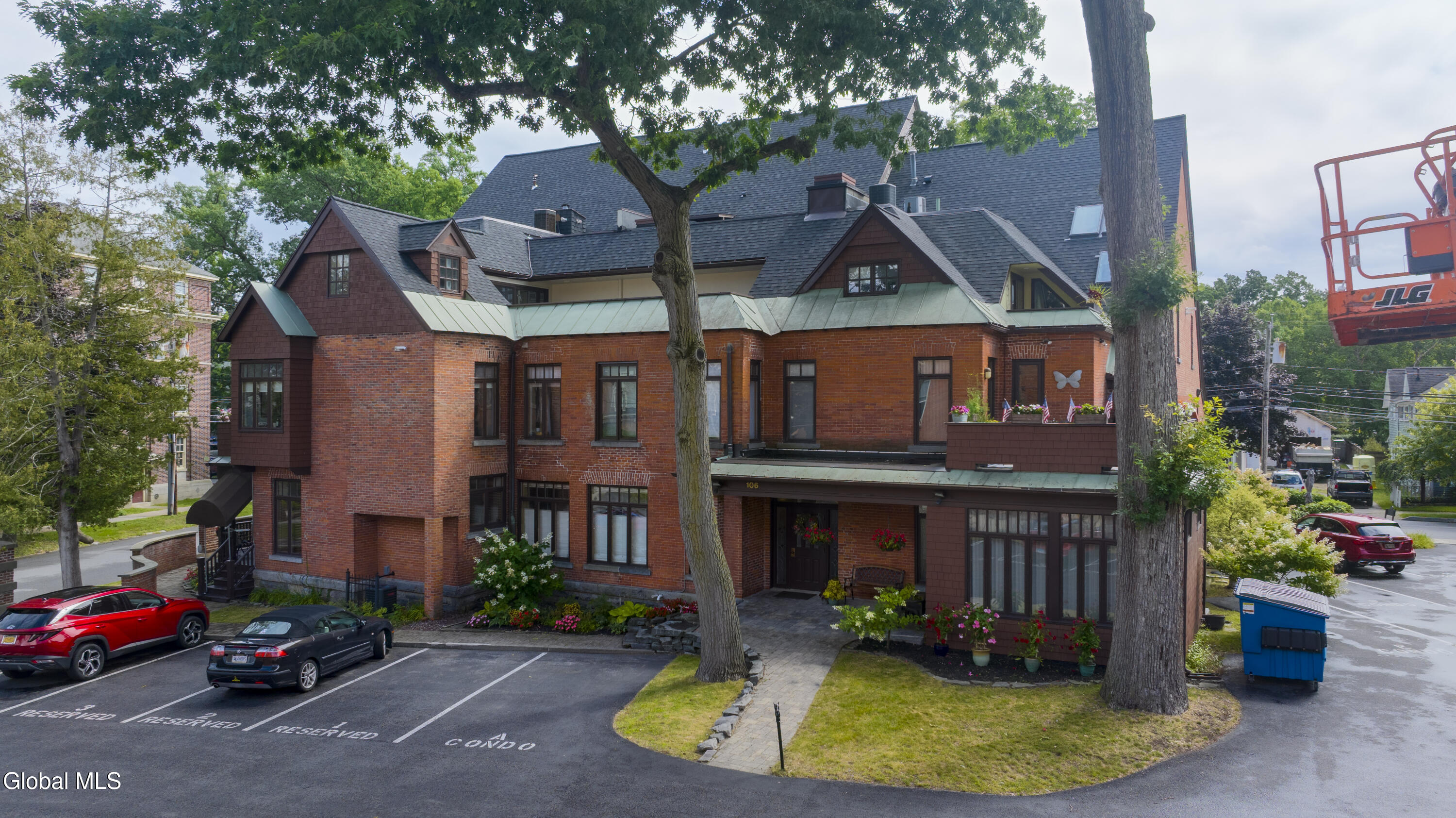 106 Spring Street Saratoga Springs NY 12866