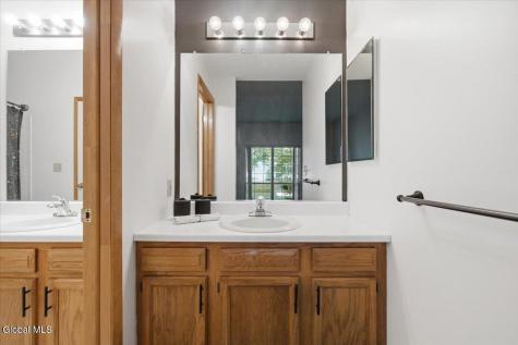 513 Apex Lane Troy NY 12182