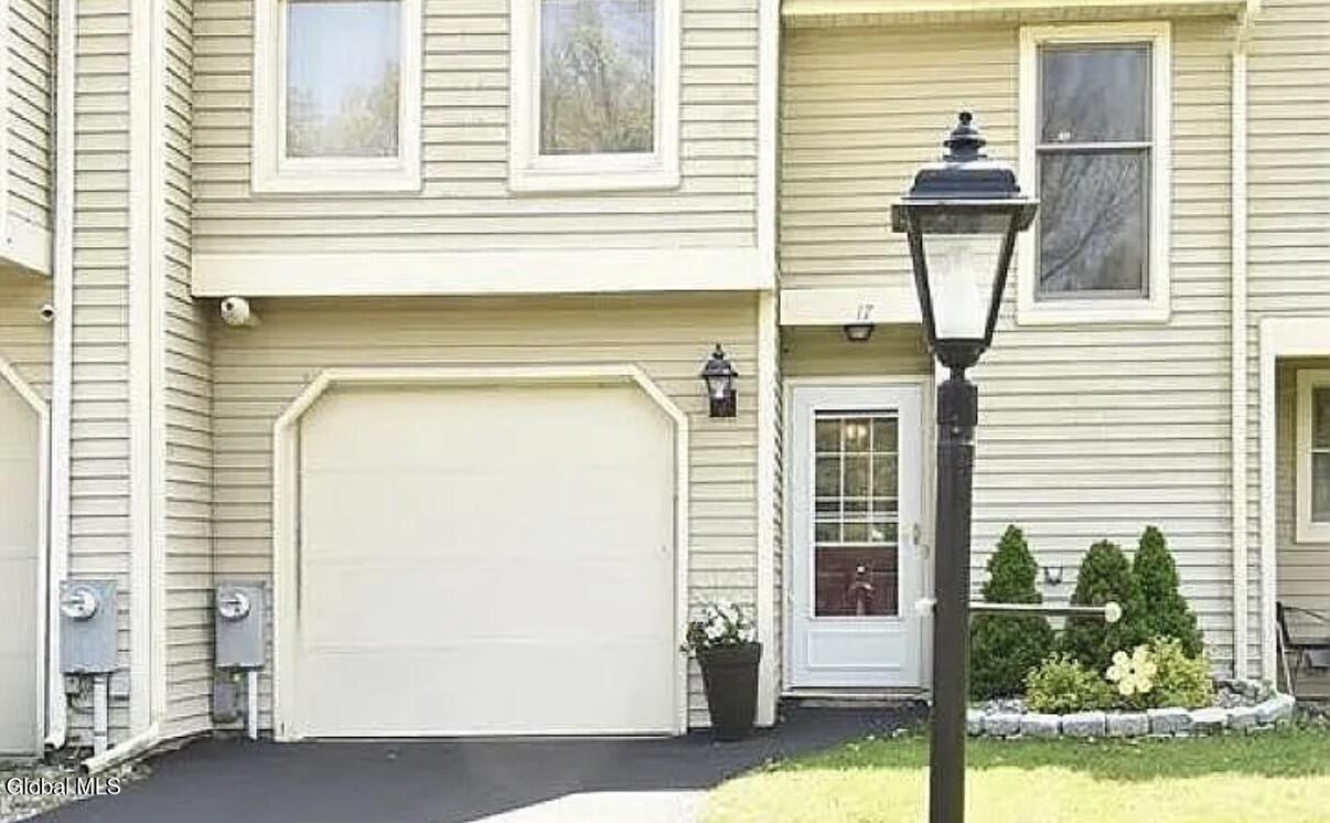 17 Cromwell Drive Halfmoon NY 12065