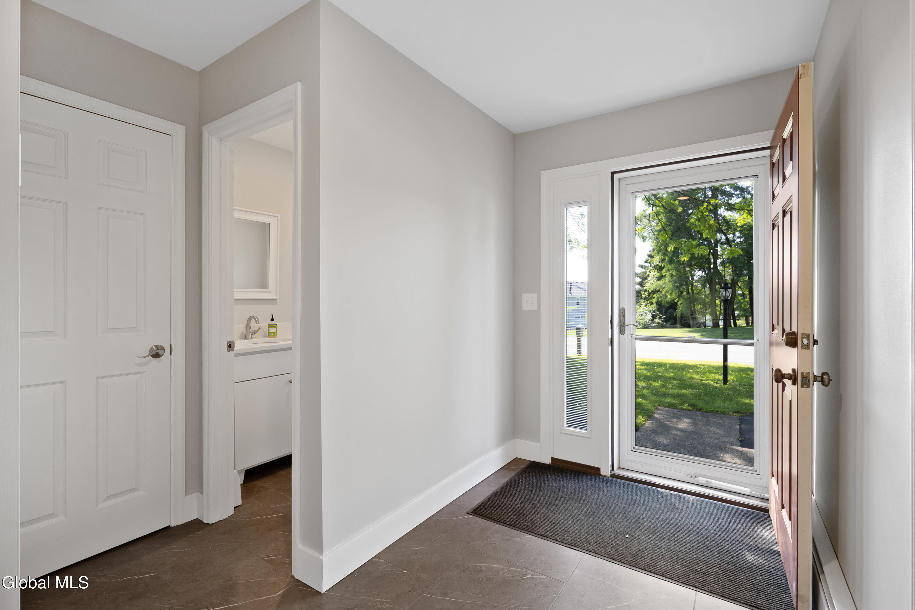 7 Bridgewood Lane Watervliet NY 12189