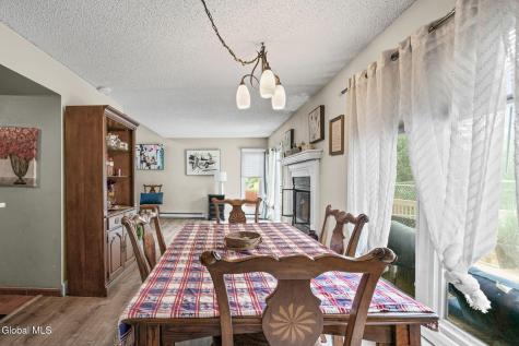 7 Crowsnest Court Waterford NY 12188