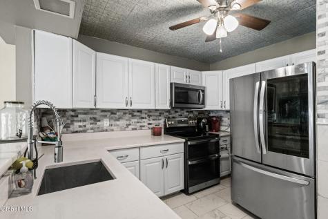 7 Crowsnest Court Waterford NY 12188