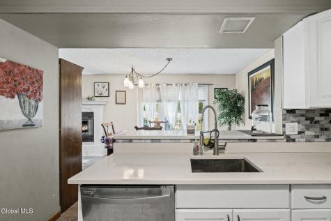 7 Crowsnest Court Waterford NY 12188