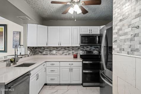 7 Crowsnest Court Waterford NY 12188