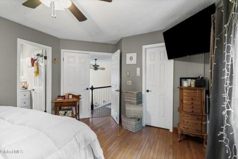 7 Crowsnest Court Waterford NY 12188