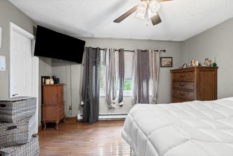 7 Crowsnest Court Waterford NY 12188