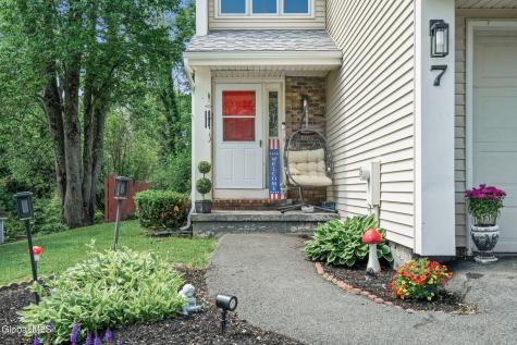 7 Crowsnest Court Waterford NY 12188
