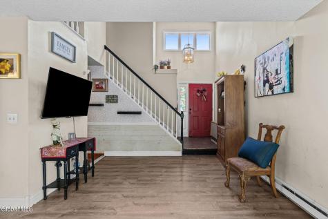 7 Crowsnest Court Waterford NY 12188