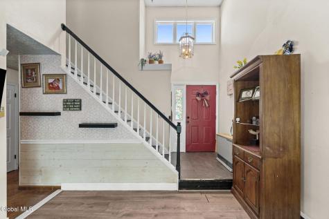 7 Crowsnest Court Waterford NY 12188