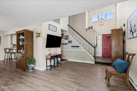 7 Crowsnest Court Waterford NY 12188
