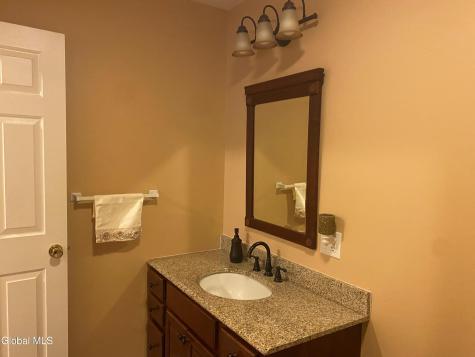 66 Cobblestone Court Schenectady NY 12306