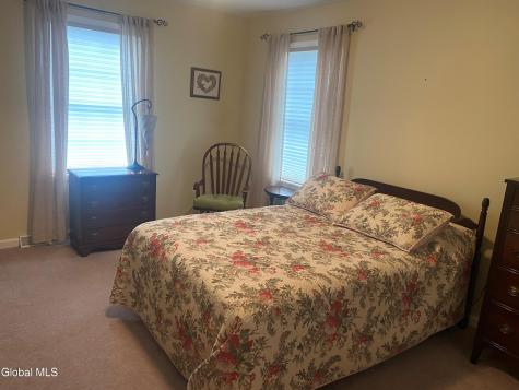 66 Cobblestone Court Schenectady NY 12306