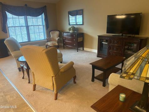 66 Cobblestone Court Schenectady NY 12306