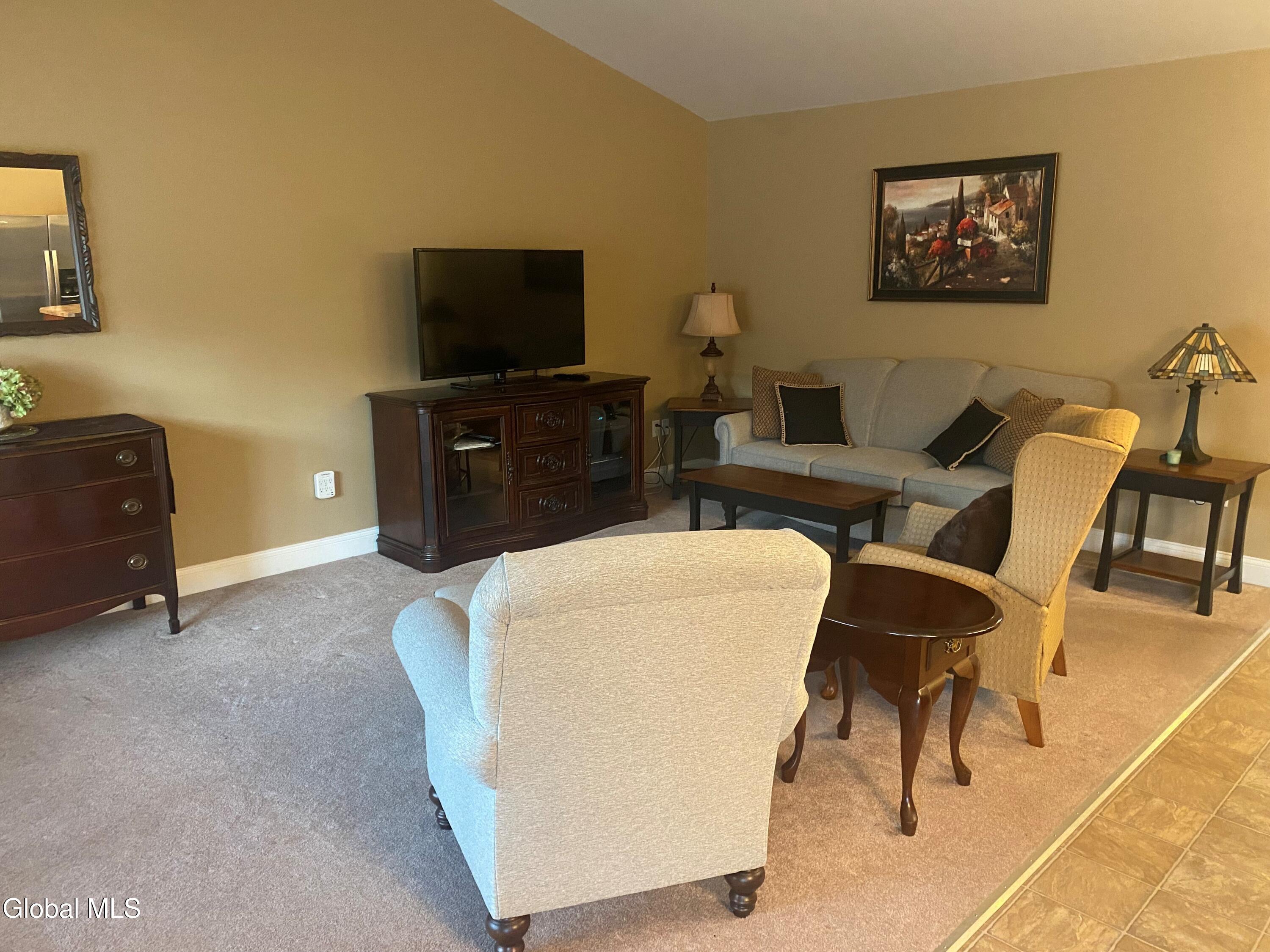 66 Cobblestone Court Schenectady NY 12306